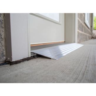 EZ-ACCESS® TRANSITIONS® Modular Entry Ramp